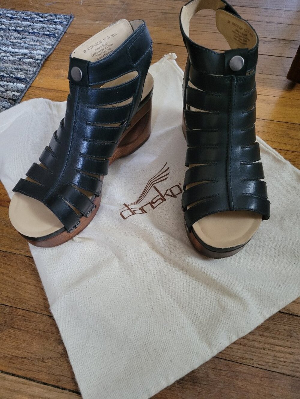 Dansko Wedge - Picture 2 of 3